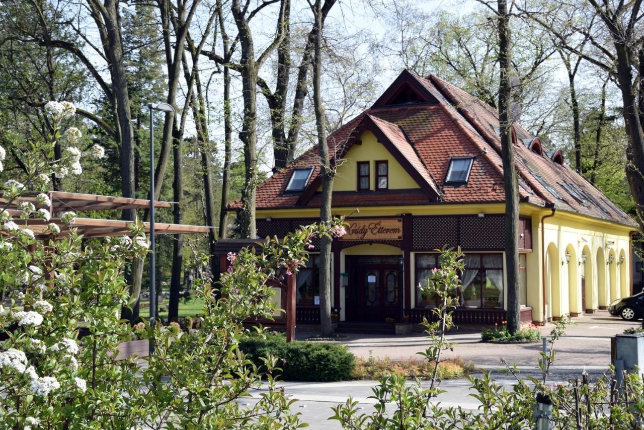 Villa Hotel Debrecen Exteriör bild
