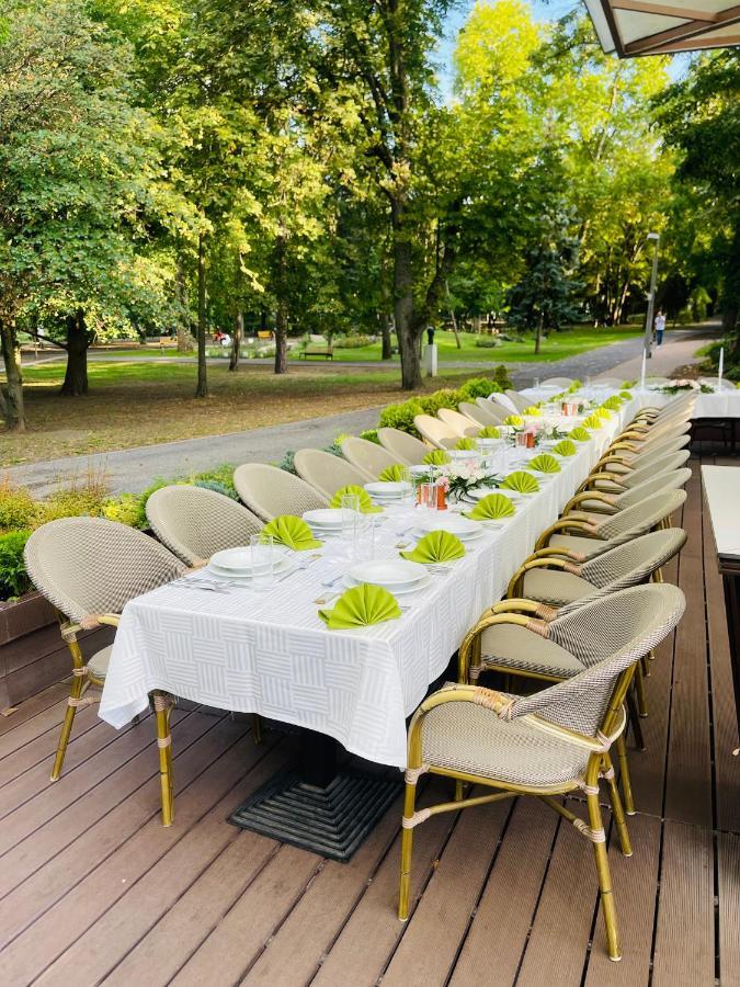 Villa Hotel Debrecen Exteriör bild