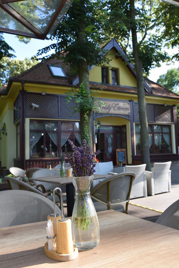 Villa Hotel Debrecen Exteriör bild